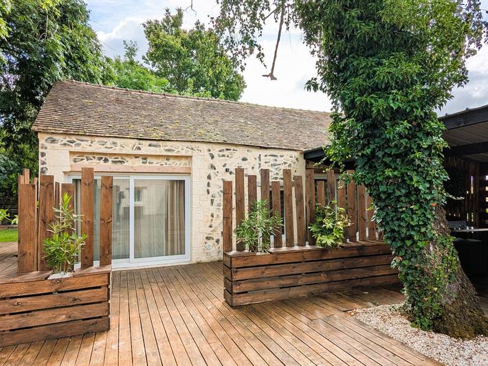 Gîte pour 4 personnes, avec Jacuzzi ainsi que Terrasse et Piscine dans Dollot