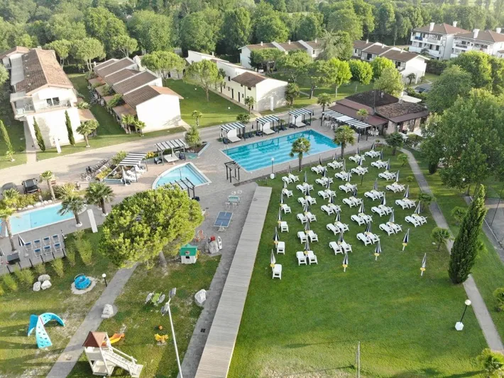 Residence per 4 persone, con giardino e piscina nonché idromassaggio e piscina per bambini, adatto a famiglie con bambini - 1