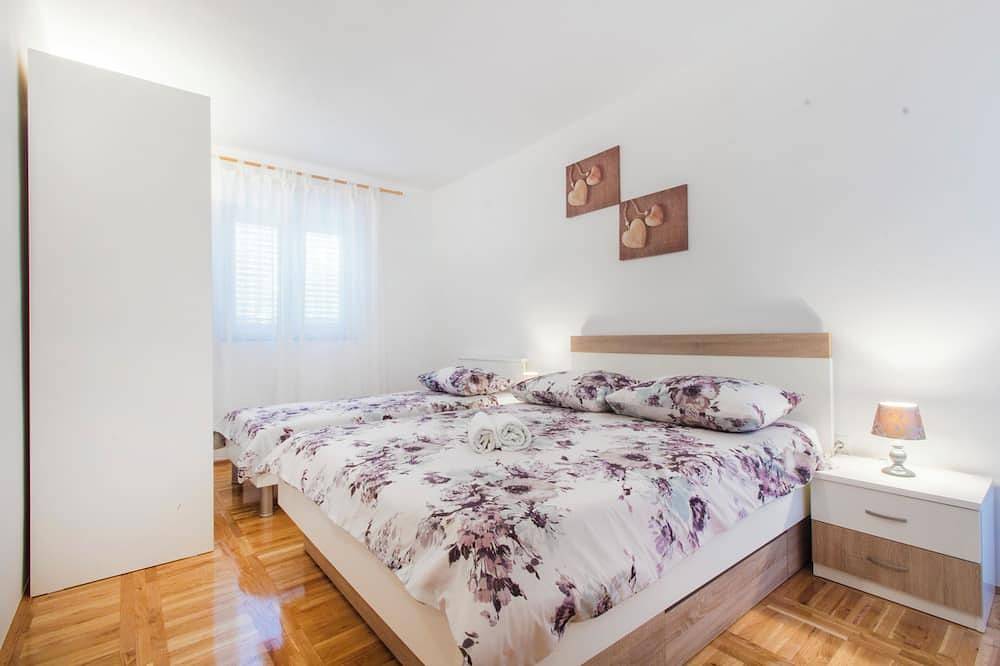Ganze Wohnung, Apartments Vesna, type 3+2, apartment in charming Grebaštica with Wifi, Ac in Grebastica, Šibenik-Knin