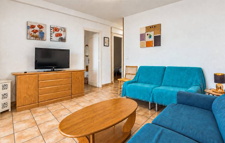 Apartamento vacacional entero, Apartamento con vistas a la montaña, piscina, terraza y playa cerca in Benicasim, Costa del Azahar
