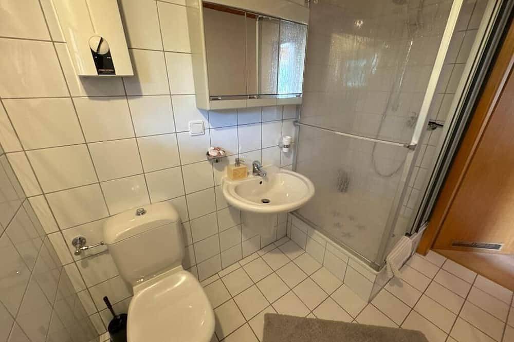 Entire apartment, Cozy vacation apartment close to Benrath Castle Düsseldorf with terrace and kitchen in Düsseldorf, Düsseldorf region