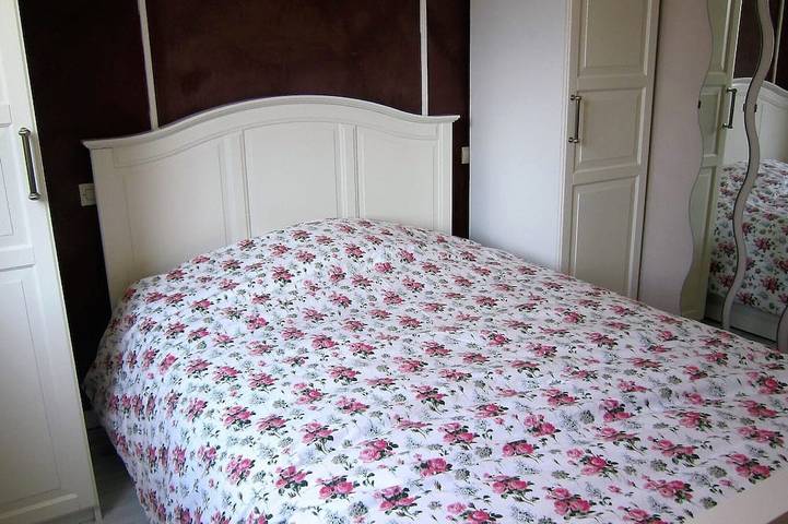 House 8 people in quiet village with enclosed garden in Locmaria, Côte des Mégalithes