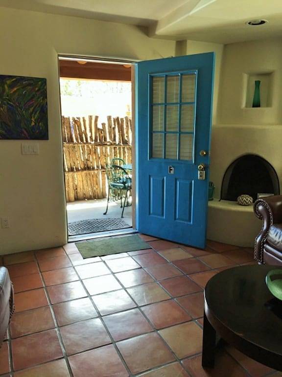 Zwei Blocks zu Fuß zur Plaza, Historisches 2-Story, Balkon Casita in Santa Fe, Santa Fe County