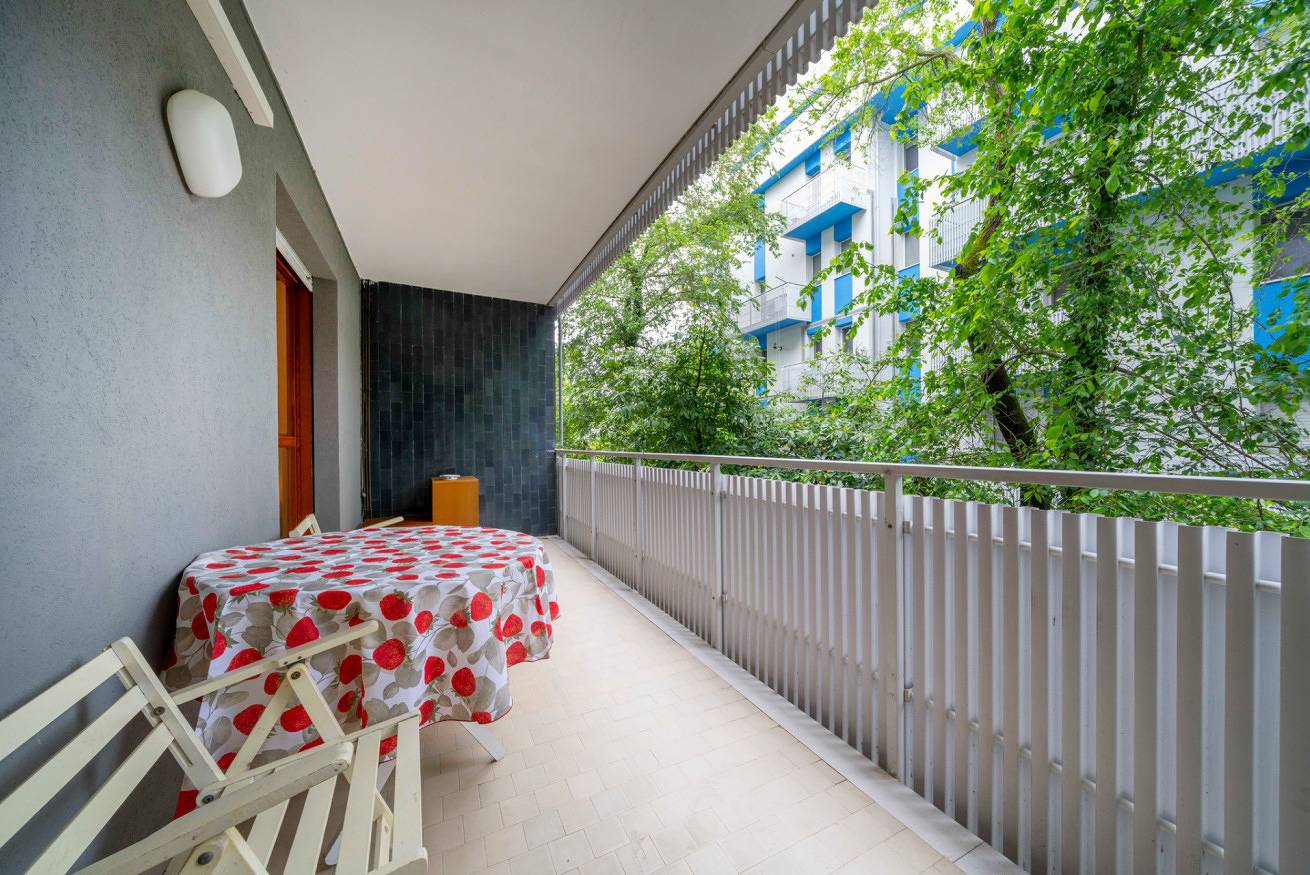 Entire apartment, Guesthost - Cozy Apartment with Terrace in Grado in Grado, Gorizia Province