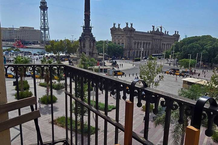 Location de vacances pour 8 personnes, avec balcon dans Barri Gòtic