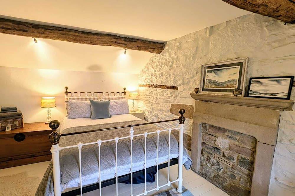 Gorgeous romantic cottage retreat, with gardens & Peak District views in Winster, Derbyshire