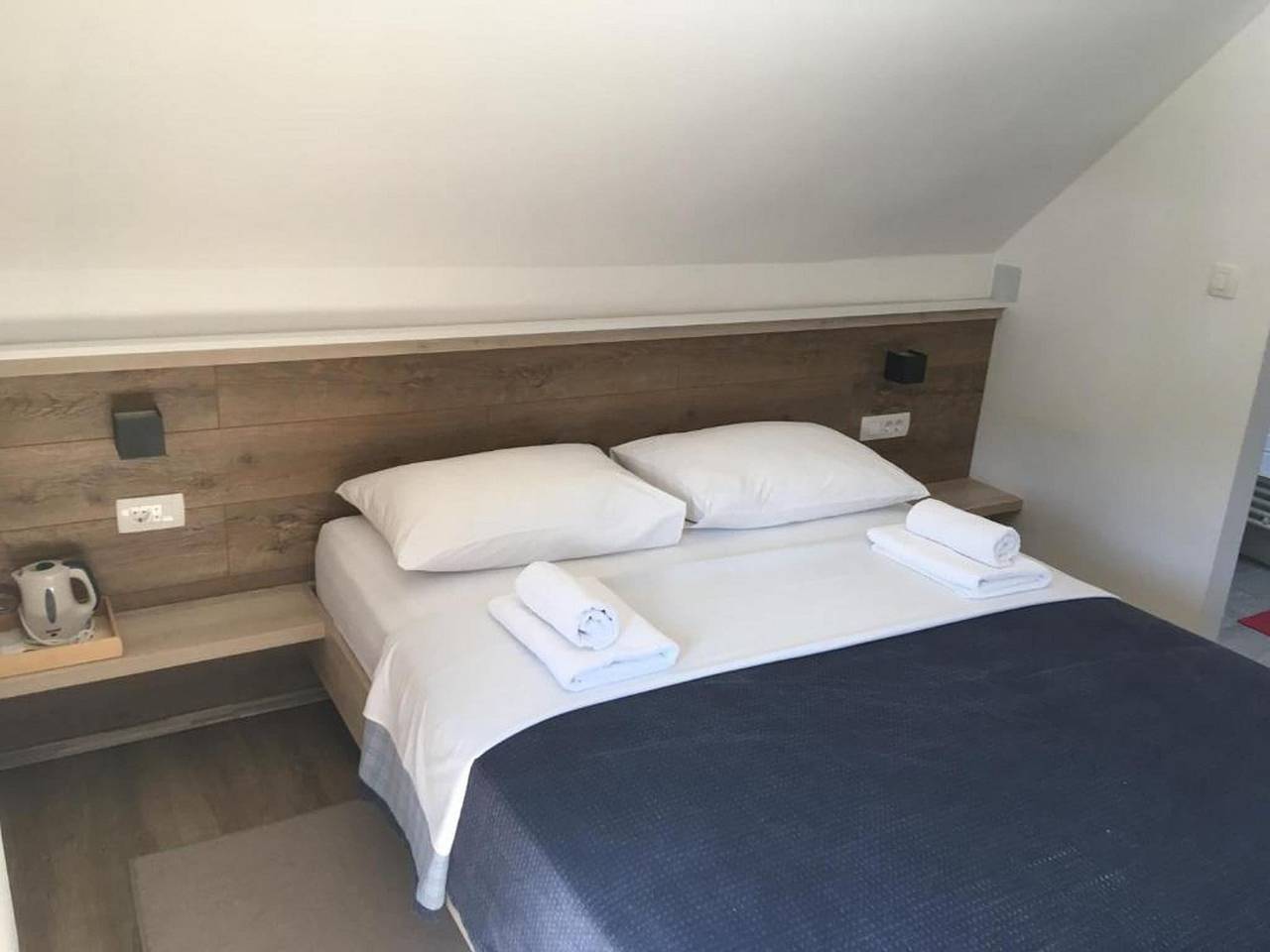 Ganze Wohnung, Guesthouse Family Bosnic - Duplex Family Room with Balcony - Gallery - 1 in Smoljanac, Plitvicer Seen