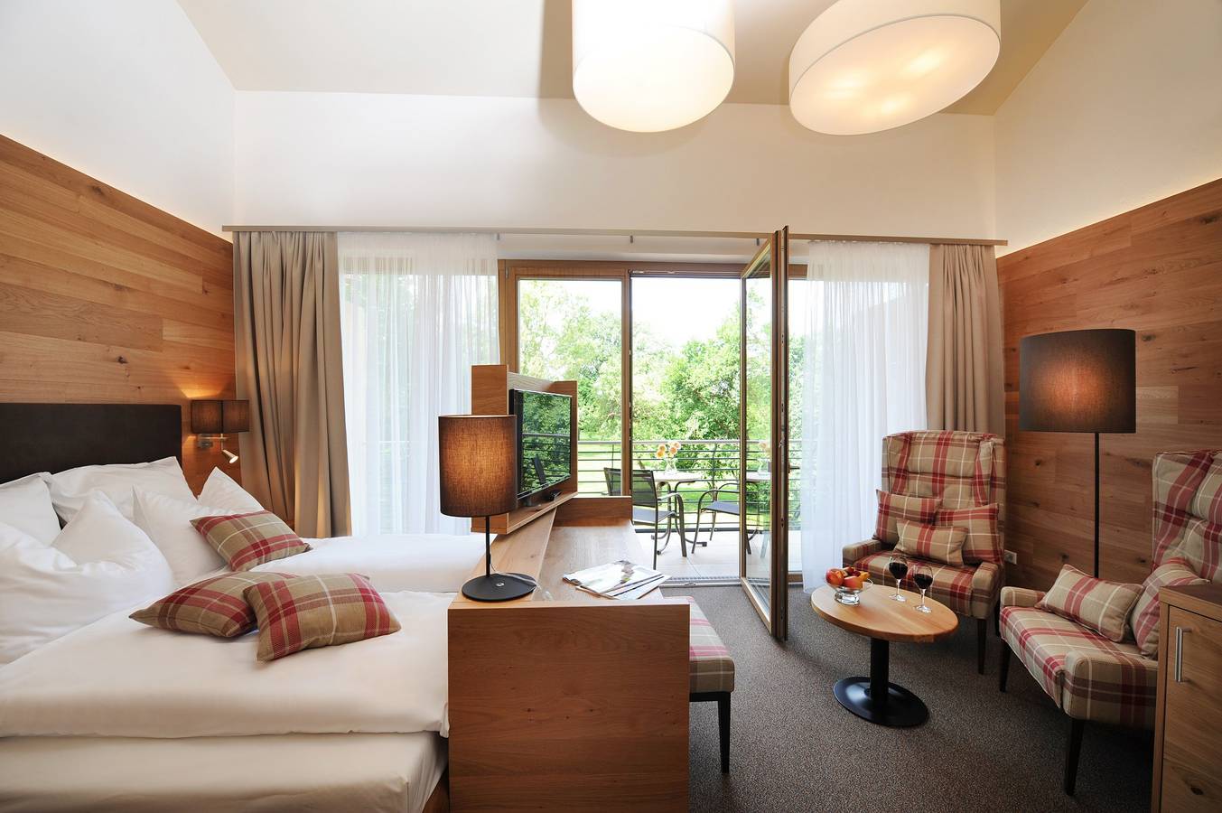 Landgasthof Karolinenhöhe - Superior Doppelzimmer inklusive Frühstück in Lichtenfels (Bayern), Oberes Maintal - Coburger Land