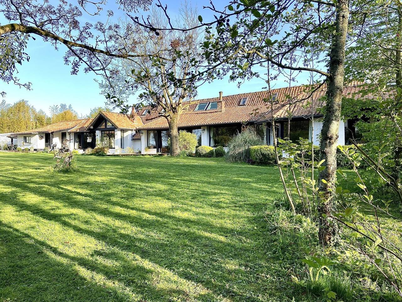 Un Matin de Mai, Côte d'Opale - La Suite in Verlincthun, Région de Boulogne-sur-Mer