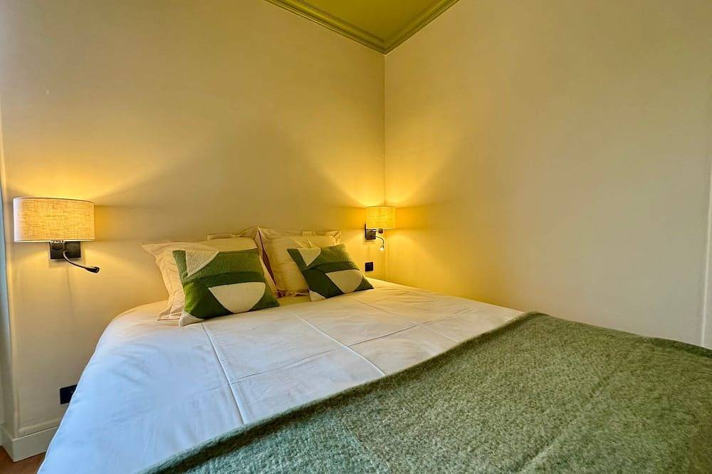 200 metres from the château, charming family home with outbuilding and garden in Fontainebleau, Seine-et-Marne