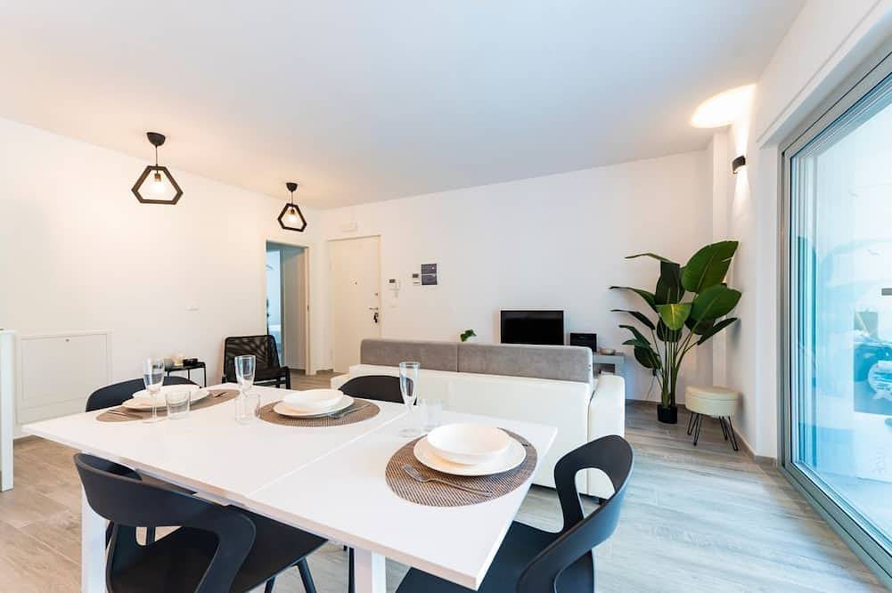 Apartamento entero, Guesthost - Seaside Exclusive Retreat with Balconies & Parking in Francavilla al Mare, Provincia de Chieti