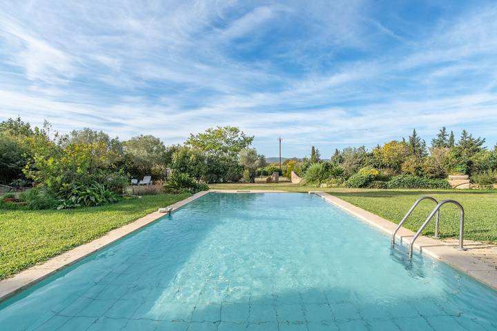 Location de vacances pour 10 personnes, avec jardin à Bizanet