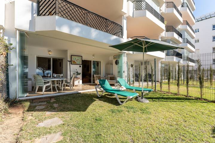 Ganze Wohnung, Ferienwohnung "Mi Capricho Beachfront Apt" mit Wlan und Gemeinschaftspool in Urbanizacion Calahonda, Mijas