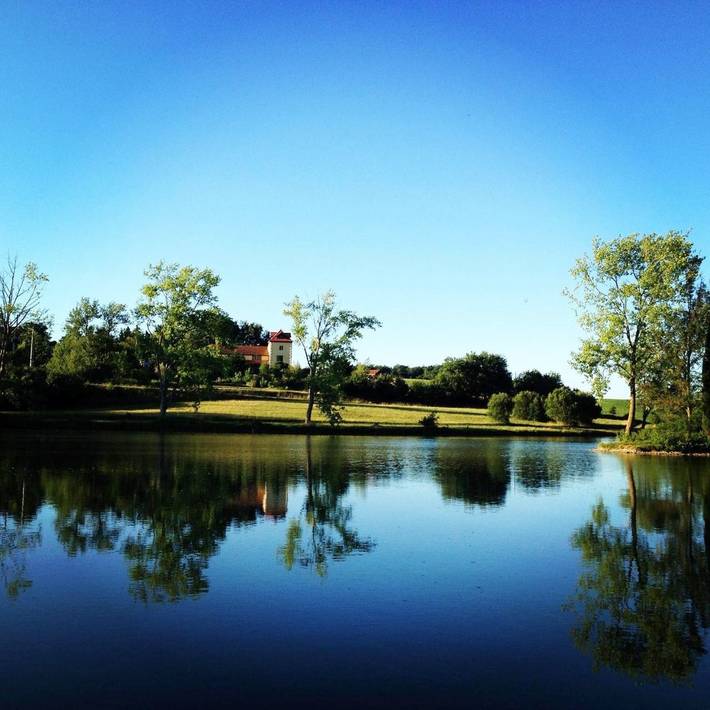 Location de vacances pour 19 personnes, avec vue sur le lac et vue ainsi que piscine et jardin, animaux acceptés à Escueillens-et-Saint-Just-de-Bélengard