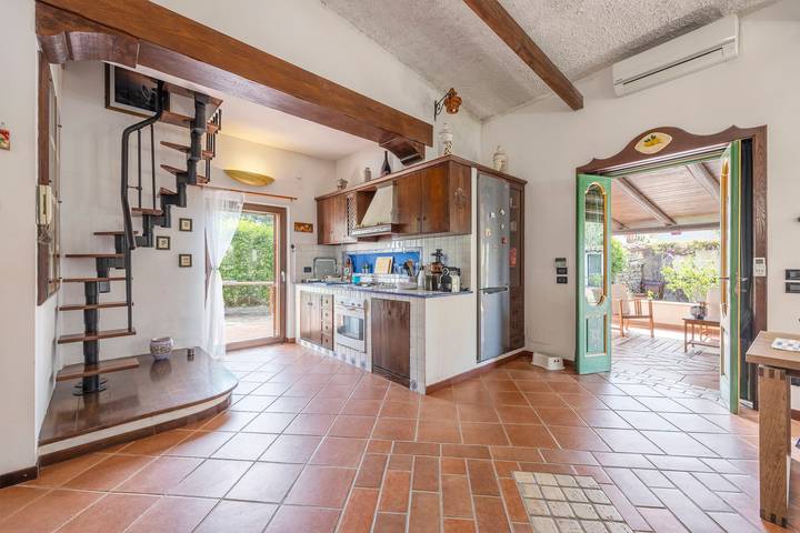 Villa 'Ellie' with Private Garden, Wi-Fi and Air Conditioning in Carini, Palermo provins