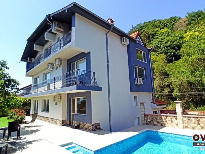 Ferienhaus für 16 Personen, mit Garten und Pool sowie Balkon in Bulgarien
