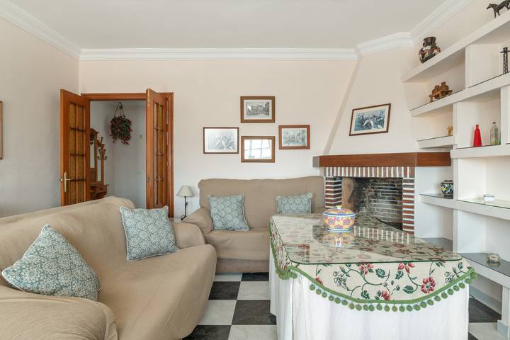 Apartamento entero, Apartamento 'Elvira' con vistas al mar, terraza privada y Wi-Fi in Playa de los Bateles (Conil de la Frontera), Conil de la Frontera