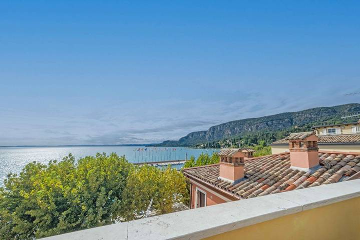 Ferienwohnung für 4 Personen, mit Balkon und Seeblick sowie Balkon/Terrasse in Garda