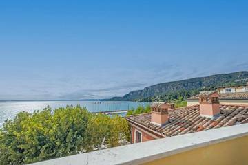 Ferienwohnung für 4 Personen, mit Balkon und Seeblick sowie Balkon/Terrasse in Garda