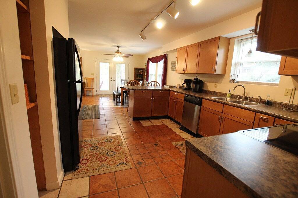 Lake Cumberland Ferienhaus, mit Blick auf privaten Fischteich in Lake Cumberland