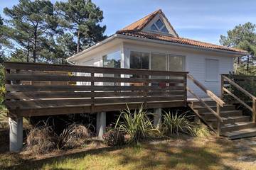 Gîte pour 7 personnes, avec terrasse et piscine à Le Porge
