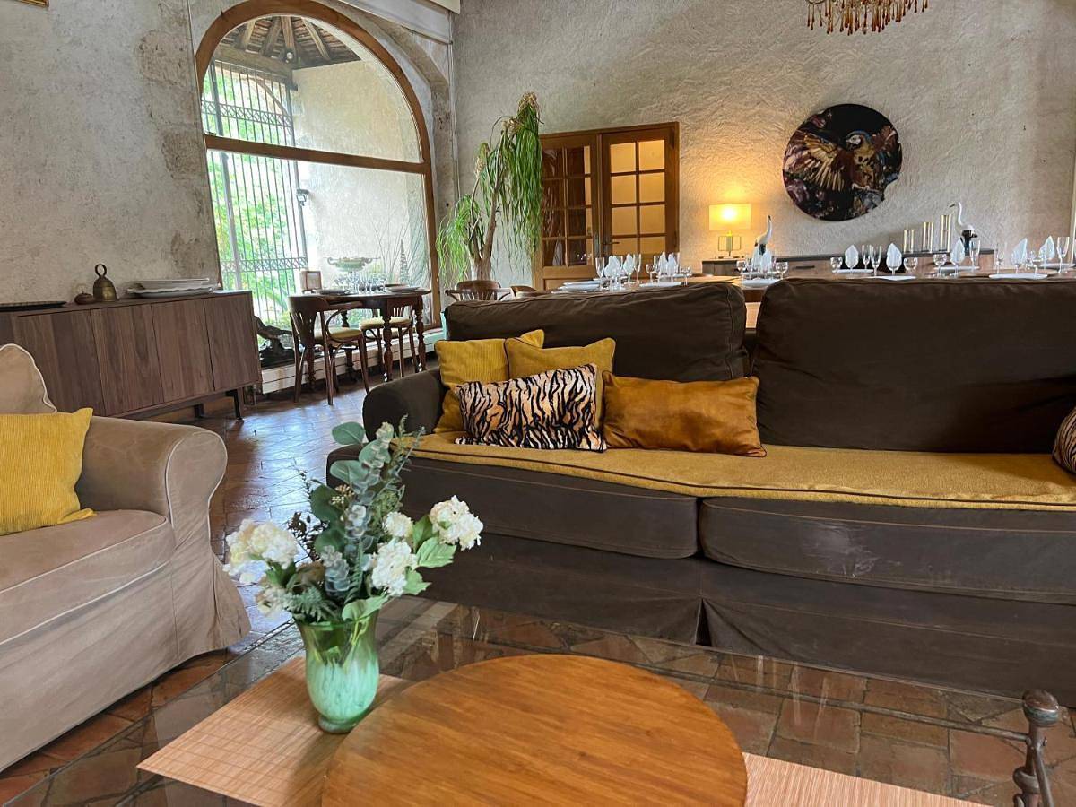 Seven-Bedroom House in Rogny-les-Sept-Écluses, Région d'Auxerre
