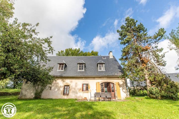 Gîte pour 8 personnes, avec Terrasse ainsi que Jardin et Vue
