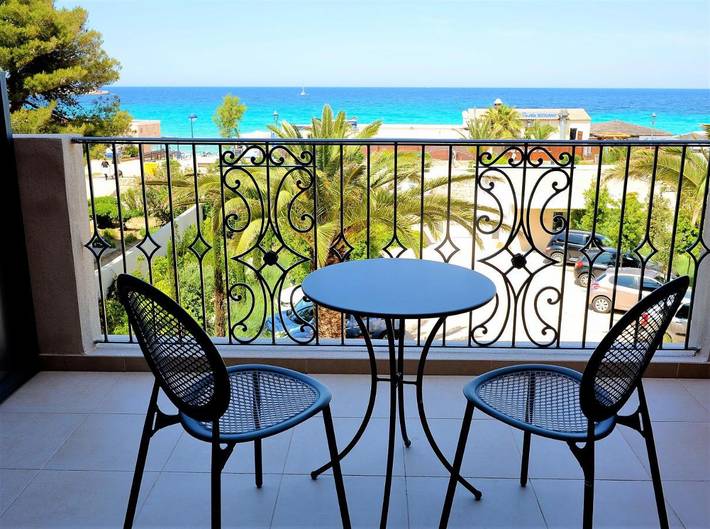 Hôtel pour 3 personnes, avec piscine et jacuzzi ainsi que jardin et sauna, animaux acceptés dans Office De Tourisme De L Ile Rousse - 3