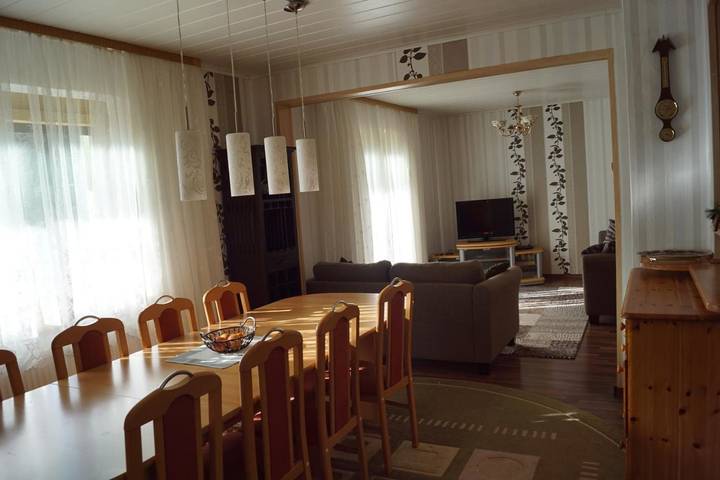 Ferienwohnung für 8 Personen, mit Balkon und Terrasse sowie Garten und Sauna in Peißenberg - 4