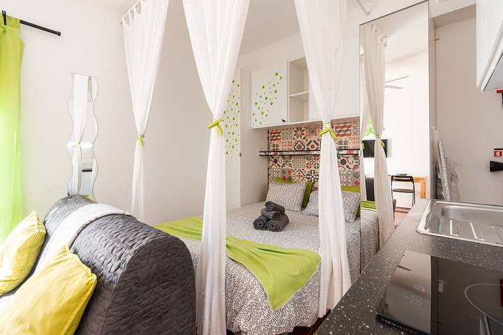 Entire apartment, Green studio, Private Balcony, 100 meters, 2 min by foot, of Peniche Beach in Leiria District