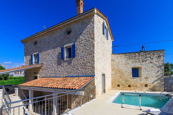 Ferienhaus für 6 Personen, mit Garten und Pool, mit Haustier