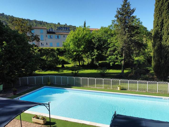 Hôtel pour 2 personnes, avec sauna ainsi que piscine et jardin, adapté aux familles