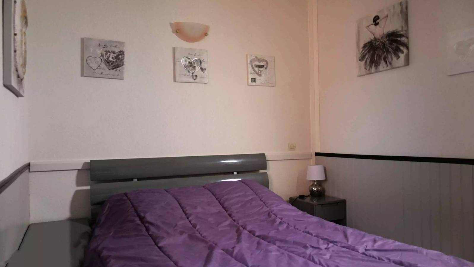 Spacious air-conditioned house with canal view, Robinson district in Marseillan-Plage, Marseillan