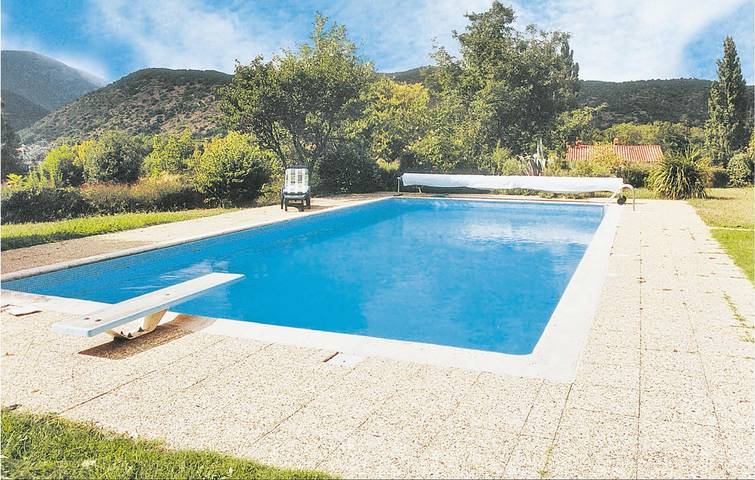 Location de vacances pour 10 personnes, avec jardin ainsi que piscine et terrasse à Prades - 2