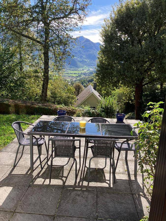 Location de vacances pour 4 personnes, avec Balcon et Terrasse ainsi que Jardin et Vue à Arcizans-Avant