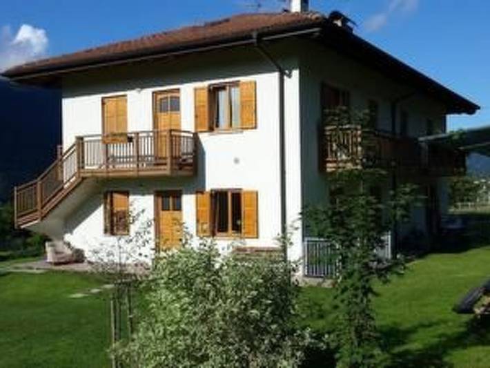 Ferienwohnung für 6 Personen, mit Balkon und Garten sowie Ausblick in Levico Terme