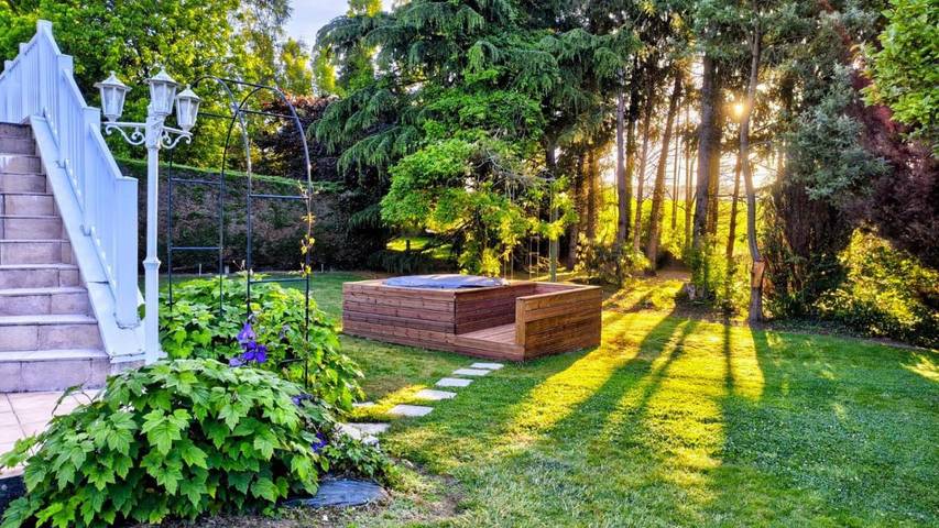 Maison de vacances pour 14 personnes, avec piscine ainsi que jacuzzi et jardin