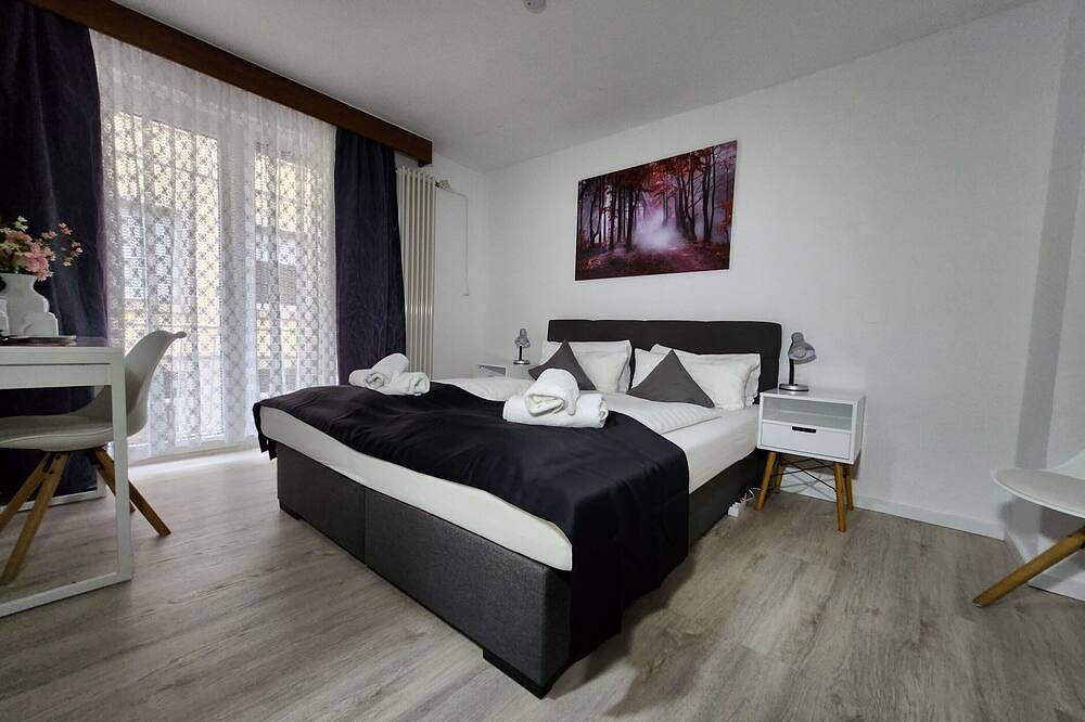 Basic Doppelzimmer mit eigenem Bad in Rastatt, Nordschwarzwald