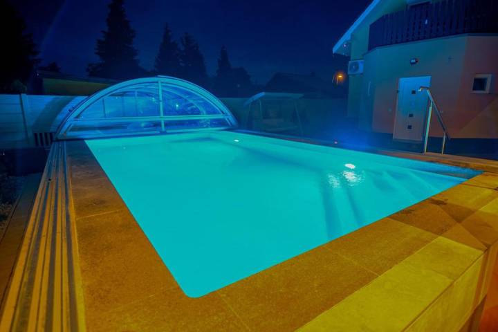 Ferienhaus für 8 Personen, mit Balkon und Terrasse sowie Garten und Pool