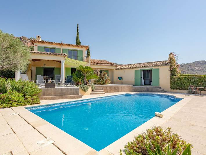Villa für 8 Personen, mit Balkon und Terrasse sowie Garten und Pool
