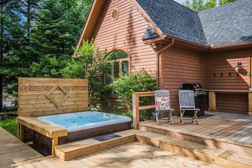 Chalet for 11 Guests in Lac-Supérieur, Quebec, Picture 3