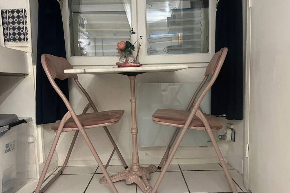 Appartamento intero, Adorable studio (mini duplex) just minutes from the Eiffel Tower in Torre Eiffel, Parigi