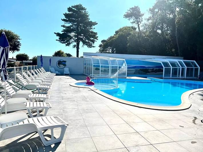 Camping pour 4 personnes, avec piscine et terrasse à Talmont-Saint-Hilaire