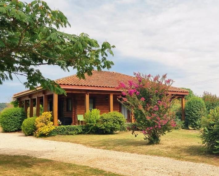 Gîte pour 5 personnes, avec Terrasse ainsi que Jardin et Vue à Mauzac-et-Grand-Castang