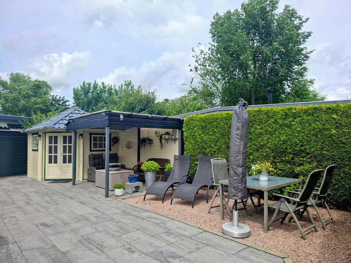 Chalet für 4 Personen, mit Terrasse und Garten sowie Ausblick