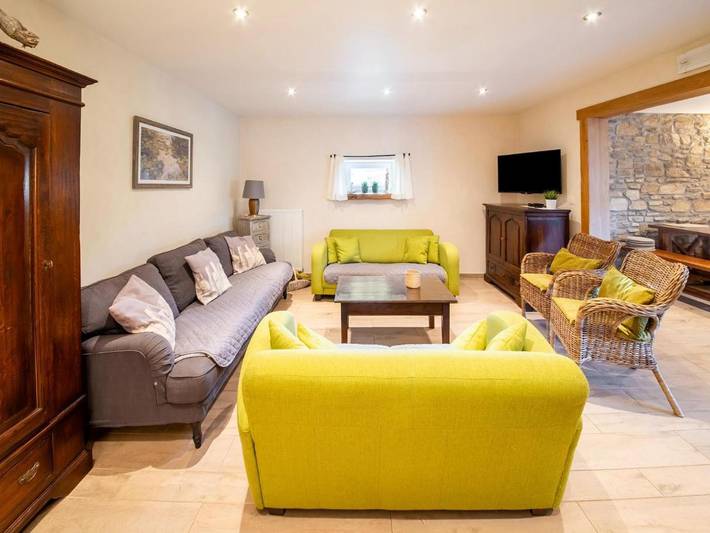 Location de vacances pour 16 personnes, avec sauna ainsi que jardin et terrasse dans Petit-Thier