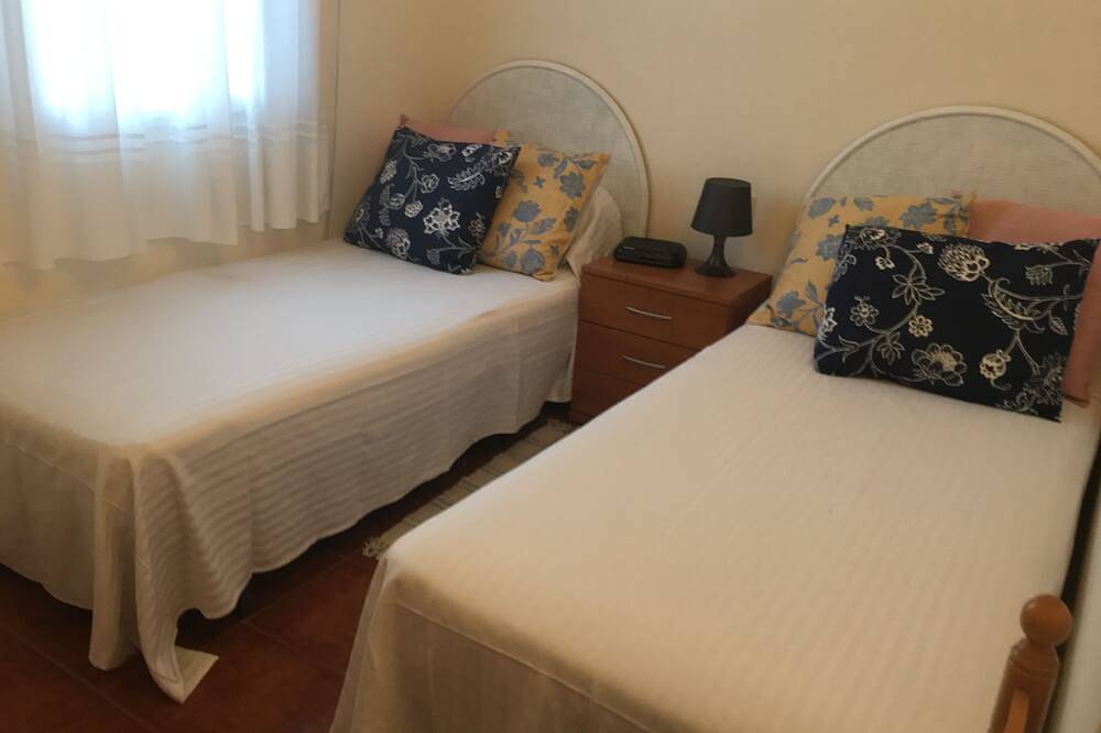 Haus mit 2 Etagen, mit Liegeplatz, Garten- und Seeblick in Empuriabrava, Oberampurien