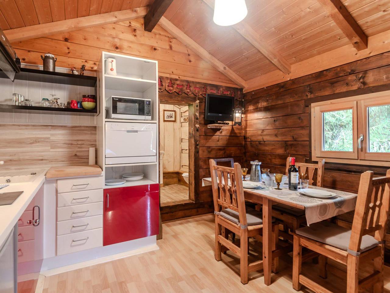 Ganze Wohnung, Gemütliches Chalet für 4 Personen, nahe der Seilbahn Avoriaz in Morzine, Les Portes du Soleil