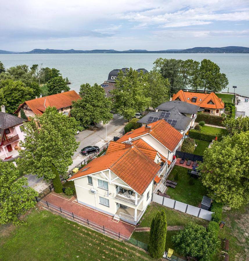 Ganze Wohnung, Villa Gabriella - Vízparti in Balatonboglar, Plattensee Südufer