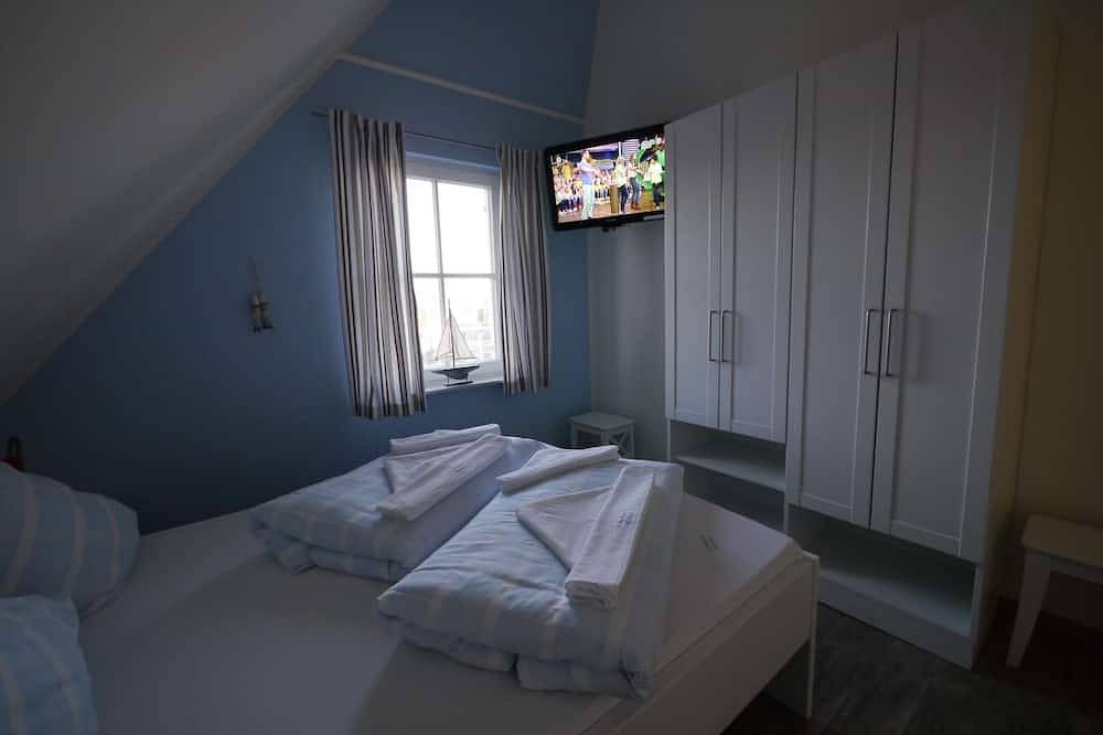 Albatros I***** - Exclusive thatched house on the waterfront in Ummanz, Région de Rügen